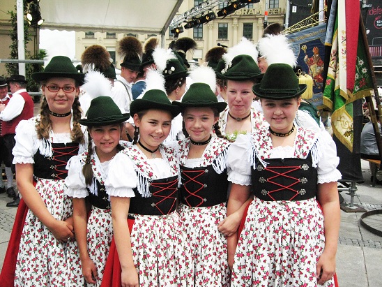Bavarian Girls in traditional <i>Trachtenmoden</i>